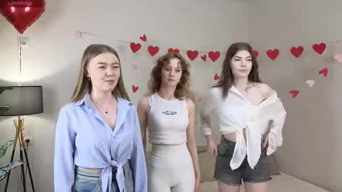 Snapshot of cutebuthott chatting on 02.15.26 Aurora Lina and a few other beauties online show from 02.15.26