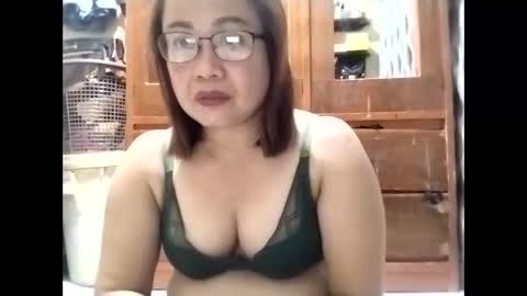 Snapshot of cutechey06 chatting on 02.01.26 Sky online show from 02.01.26