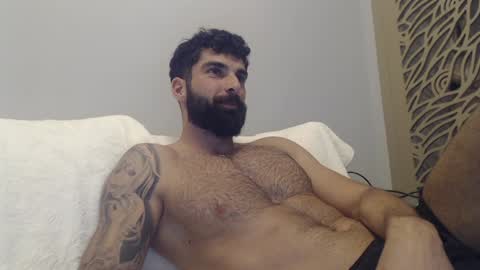 Snapshot of cuteeboy chatting on 01.28.25 cuteeboy online show from 01.28.25