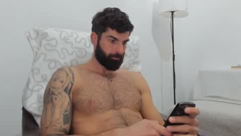 Snapshot of cuteeboy chatting on 02.04.25 cuteeboy online show from 02.04.25