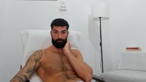 Snapshot of cuteeboy chatting on 10.15.25 cuteeboy online show from 10.15.25