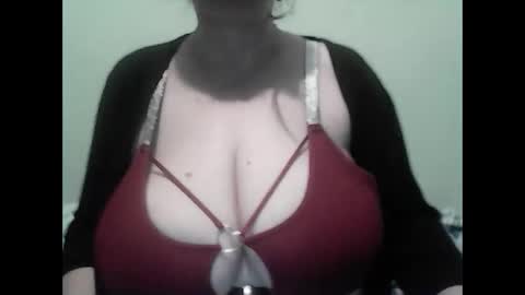 Snapshot of cutejessytom chatting on 11.19.25 Jessy online show from 11.19.25