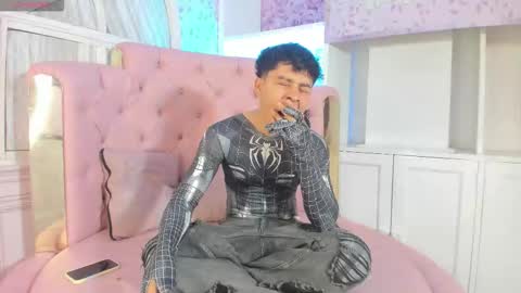 Snapshot of cutenaked_ chatting on 12.19.25 cutenaked_ online show from 12.19.25