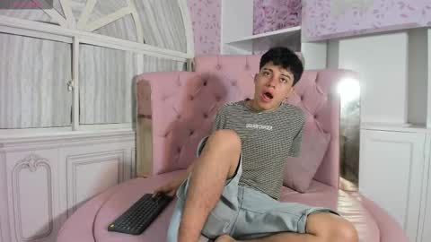 Snapshot of cutenaked_ chatting on 12.22.25 cutenaked_ online show from 12.22.25