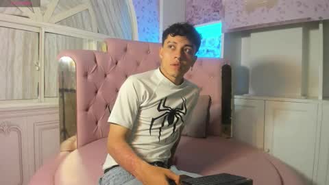 Snapshot of cutenaked_ chatting on 01.08.26 cutenaked_ online show from 01.08.26