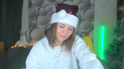 Snapshot of cutesmile_sharon chatting on 12.22.24 cutesmile sharon online show from 12.22.24