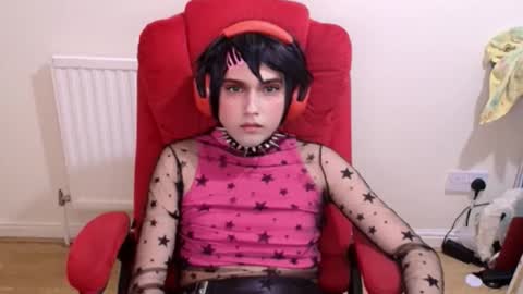 Snapshot of cutest_princess chatting on 11.25.25 cutest_princess online show from 11.25.25