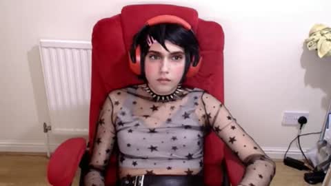 Snapshot of cutest_princess chatting on 12.04.25 cutest_princess online show from 12.04.25