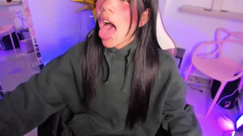  - independent model online show from 11.05.25