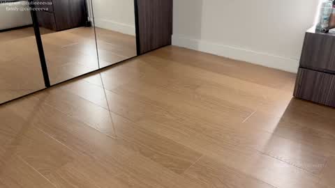 Snapshot of cutieeeeva chatting on 03.18.26 E online show from 03.18.26