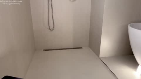 Snapshot of cutieeeeva chatting on 03.23.26 E online show from 03.23.26