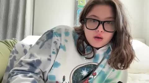 Snapshot of cutieoggg420 chatting on 10.16.25 Cutieoggg420 online show from 10.16.25