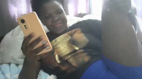 Snapshot of cuttie_baby chatting on 11.24.25 cuttie_baby online show from 11.24.25