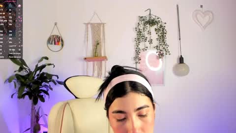 Snapshot of cyber_lizz chatting on 04.11.26 Liz online show from 04.11.26