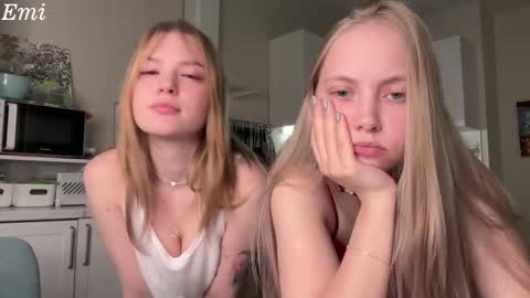 Snapshot of cyberl0ve_ chatting on 03.05.26 Im Emi streaming with my friend Reyna today online show from 03.05.26