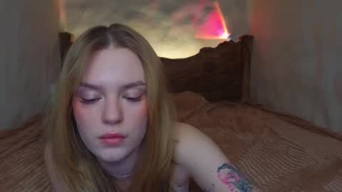 Snapshot of cyberl0ve_ chatting on 03.25.26 Im Emi streaming with my friend Reyna today online show from 03.25.26