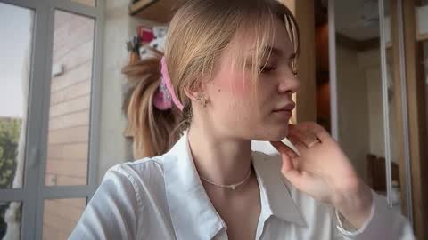 Snapshot of cyberl0ve_ chatting on 04.11.26 Im Emi streaming with my friend Reyna today online show from 04.11.26