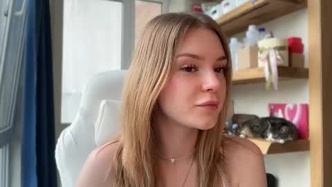 Snapshot of cyberl0ve_ chatting on 05.29.26 Im Emi streaming with my friend Reyna today online show from 05.29.26