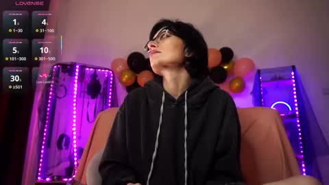 Snapshot of cyberxgoddess_ chatting on 10.30.25 Lily Goddess online show from 10.30.25