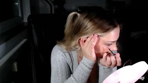 Snapshot of cymaishere chatting on 10.18.25 cymaishere online show from 10.18.25