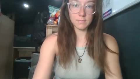 Snapshot of d3sert_moon chatting on 11.20.25 d3sert_moon online show from 11.20.25