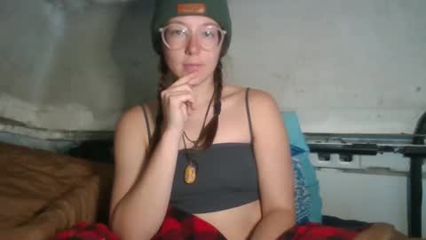 Snapshot of d3sert_moon chatting on 12.01.25 d3sert_moon online show from 12.01.25