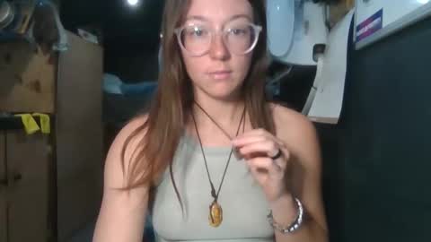 Snapshot of d3sert_moon chatting on 12.15.25 d3sert_moon online show from 12.15.25