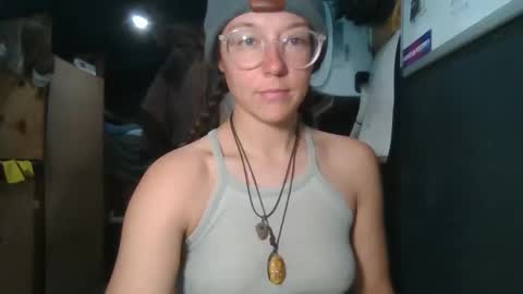 Snapshot of d3sert_moon chatting on 12.16.25 d3sert_moon online show from 12.16.25