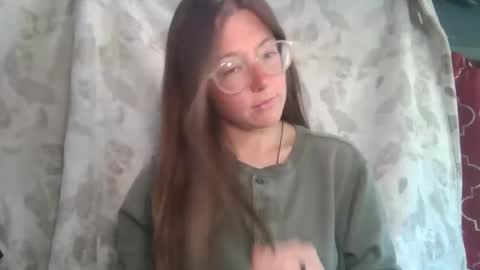 Snapshot of d3sert_moon chatting on 05.18.26 d3sert_moon online show from 05.18.26
