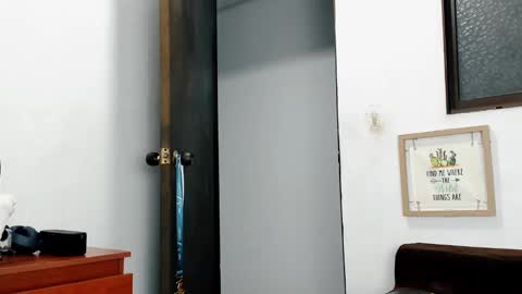 Snapshot of d_alex_ chatting on 01.19.25 Leo - online show from 01.19.25