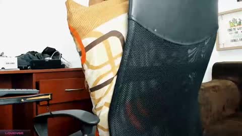 Snapshot of d_alex_ chatting on 02.01.25 Leo - online show from 02.01.25