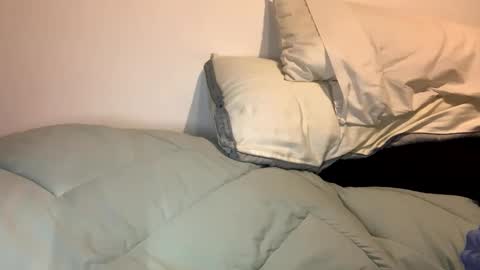 Snapshot of dabeibe chatting on 11.06.25 Jewbb online show from 11.06.25