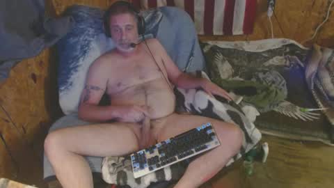 Snapshot of daddy38345 chatting on 10.05.25 daddy38345 online show from 10.05.25