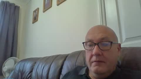 daddyhere4uall6 online show from 10.19.25