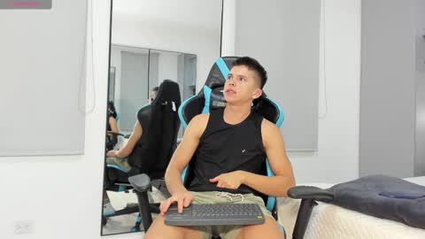 Snapshot of daddyrich4u chatting on 10.09.25 daddyrich4u online show from 10.09.25