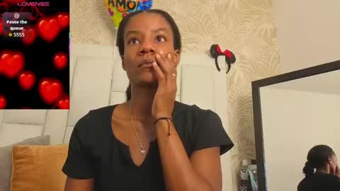 Snapshot of daffnelewis chatting on 05.19.26 daffnelewis online show from 05.19.26