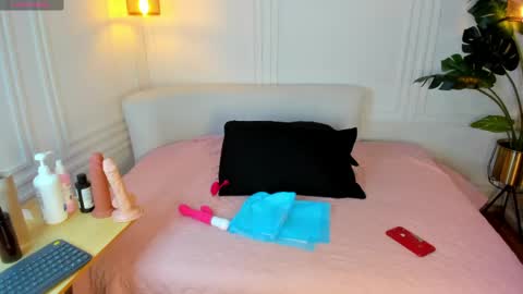 dafne_hillss online show from 05.05.26