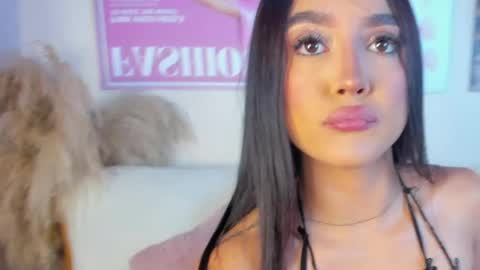 Snapshot of dafne_hillss chatting on 05.21.26 dafne_hillss online show from 05.21.26
