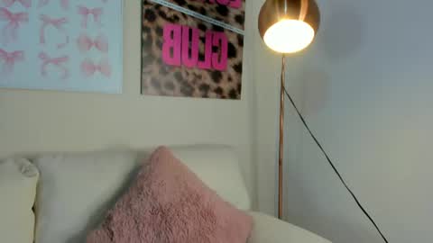 Snapshot of dafne_hillss chatting on 06.14.26 dafne_hillss online show from 06.14.26