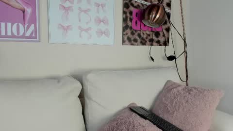Snapshot of dafne_hillss chatting on 06.21.26 dafne_hillss online show from 06.21.26