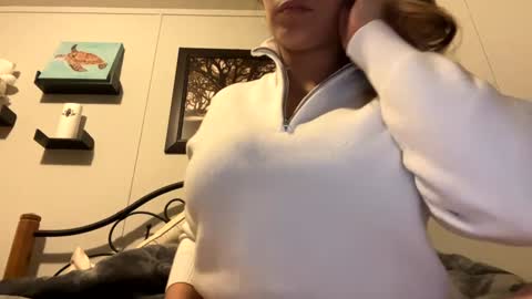 Snapshot of dafnecloutier chatting on 01.12.25 Dafne 27 Cory-24 online show from 01.12.25