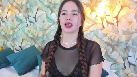 Snapshot of dafnevega chatting on 02.22.25 Dafne online show from 02.22.25