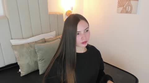 Snapshot of dafnevega chatting on 09.19.25 Dafne online show from 09.19.25