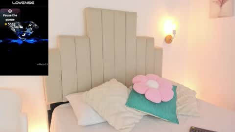 Snapshot of dafnevega chatting on 10.28.25 Dafne online show from 10.28.25