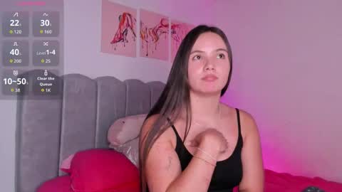 Snapshot of dafnevega chatting on 11.19.25 Dafne online show from 11.19.25