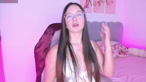 Snapshot of dafnevega chatting on 11.20.25 Dafne online show from 11.20.25