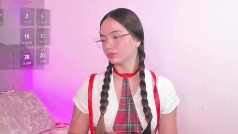 Snapshot of dafnevega chatting on 12.15.25 Dafne online show from 12.15.25