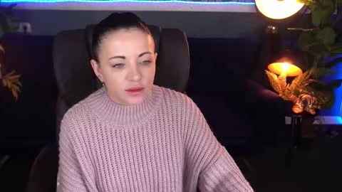 Snapshot of dafni_mon chatting on 11.19.25 Dafni Mon online show from 11.19.25