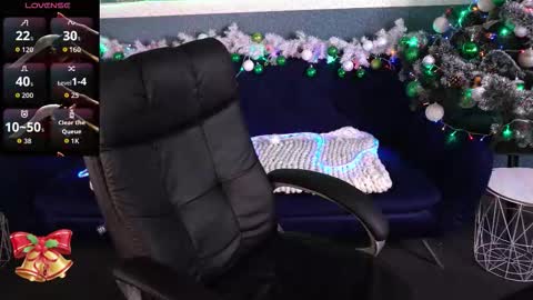 Snapshot of dafni_mon chatting on 12.15.25 Dafni Mon online show from 12.15.25