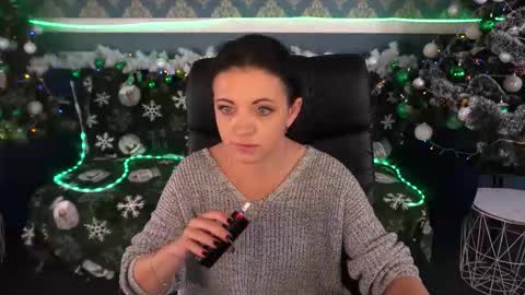 Snapshot of dafni_mon chatting on 12.17.25 Dafni Mon online show from 12.17.25